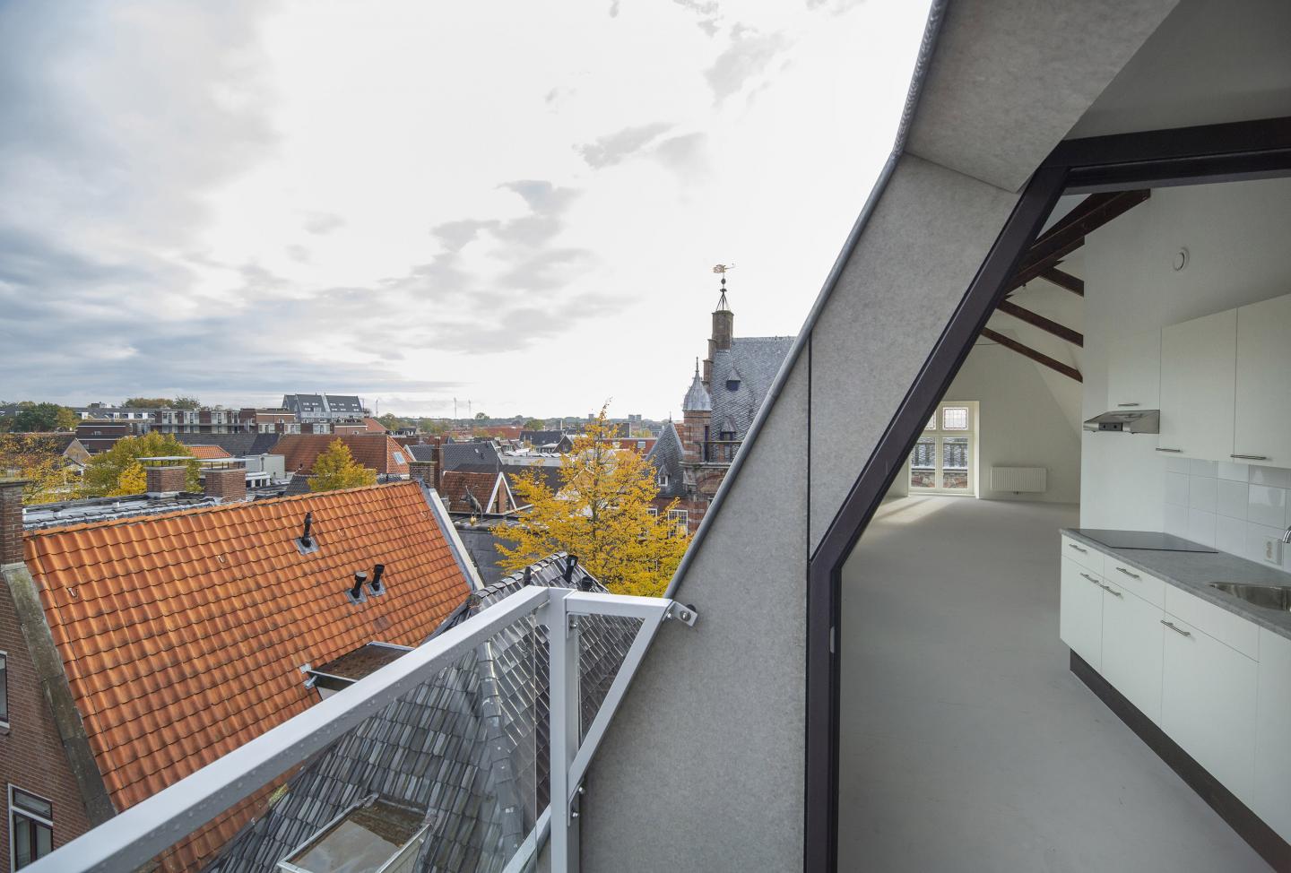 uitzicht vanuit een appartement over Leeuwarden