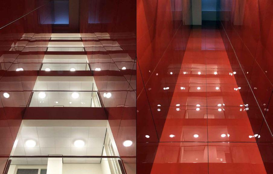 Entree met rood emaille en verlichting