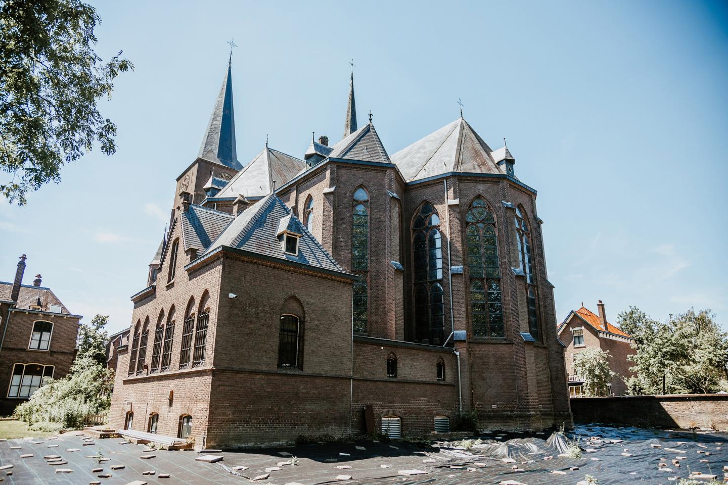 Buitenkant Heilig Hartkerk in Deventer
