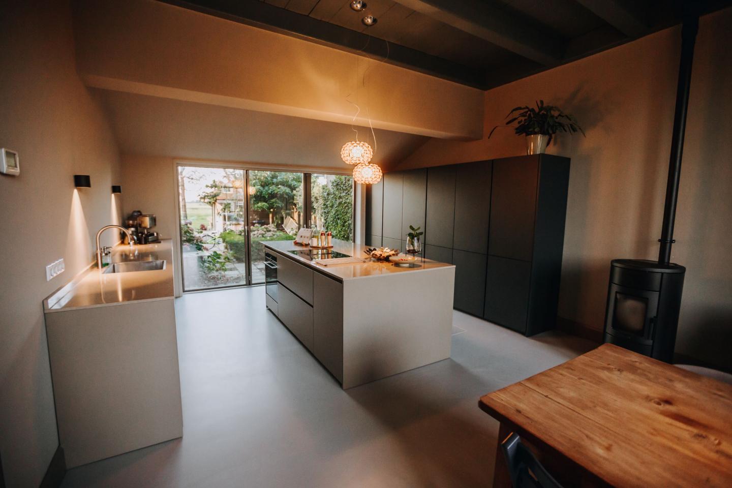 Keuken met glazen pui