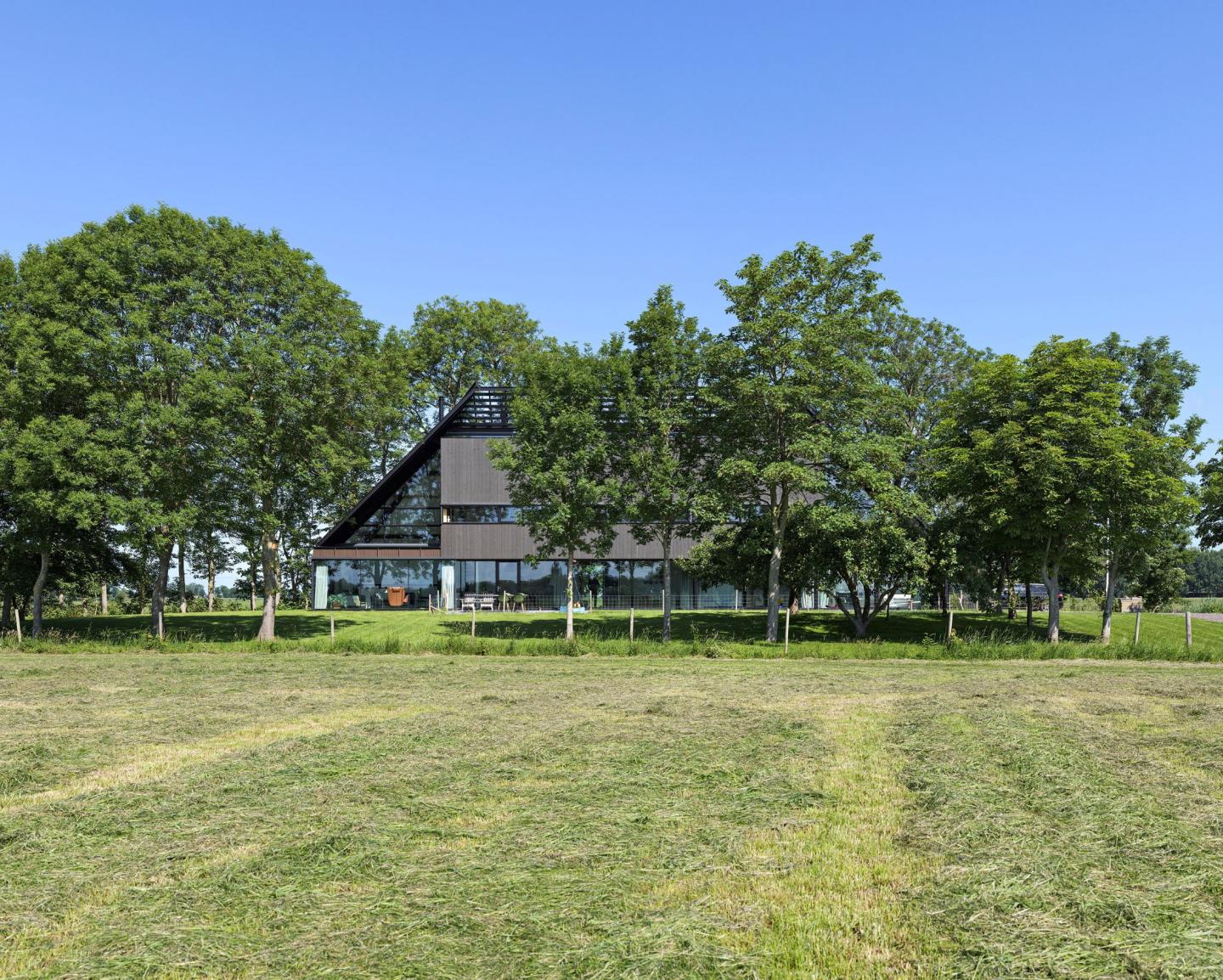 Moderne schuurboerderij in Marssum van vooraf gezien