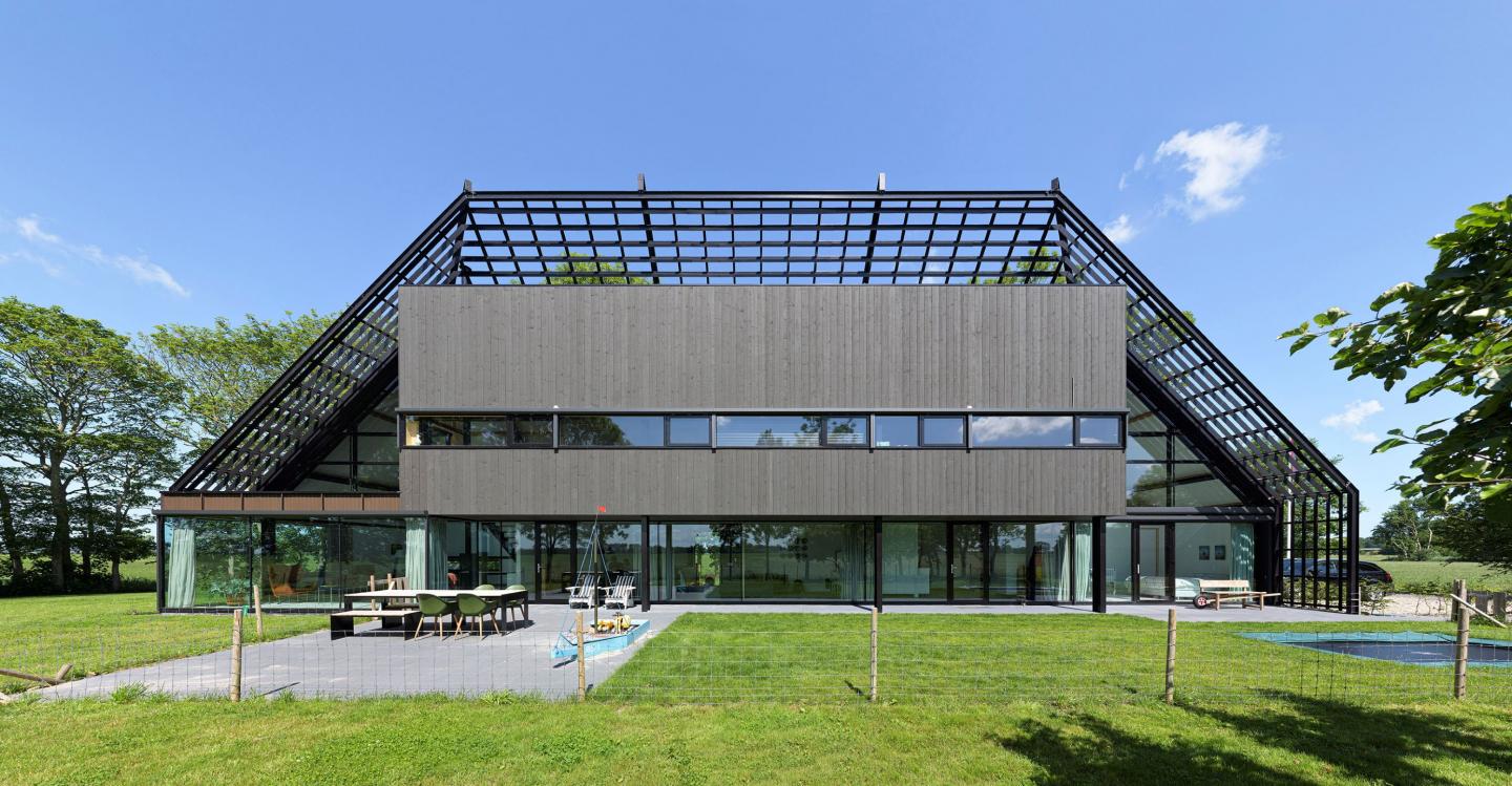 Moderne schuurboerderij vooraf van dichtbij