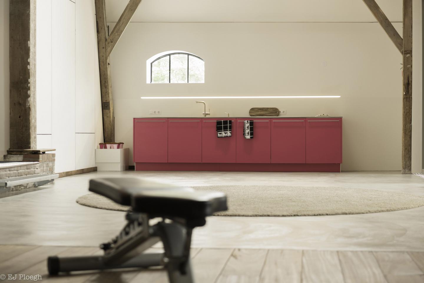 Pantry met op de voorgrond fitnesstoestel