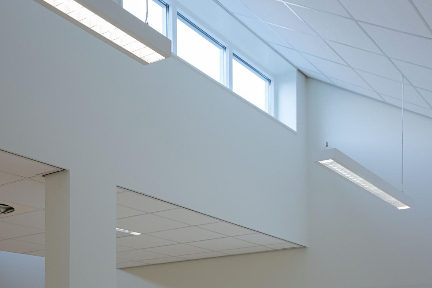 Plafond met ramen