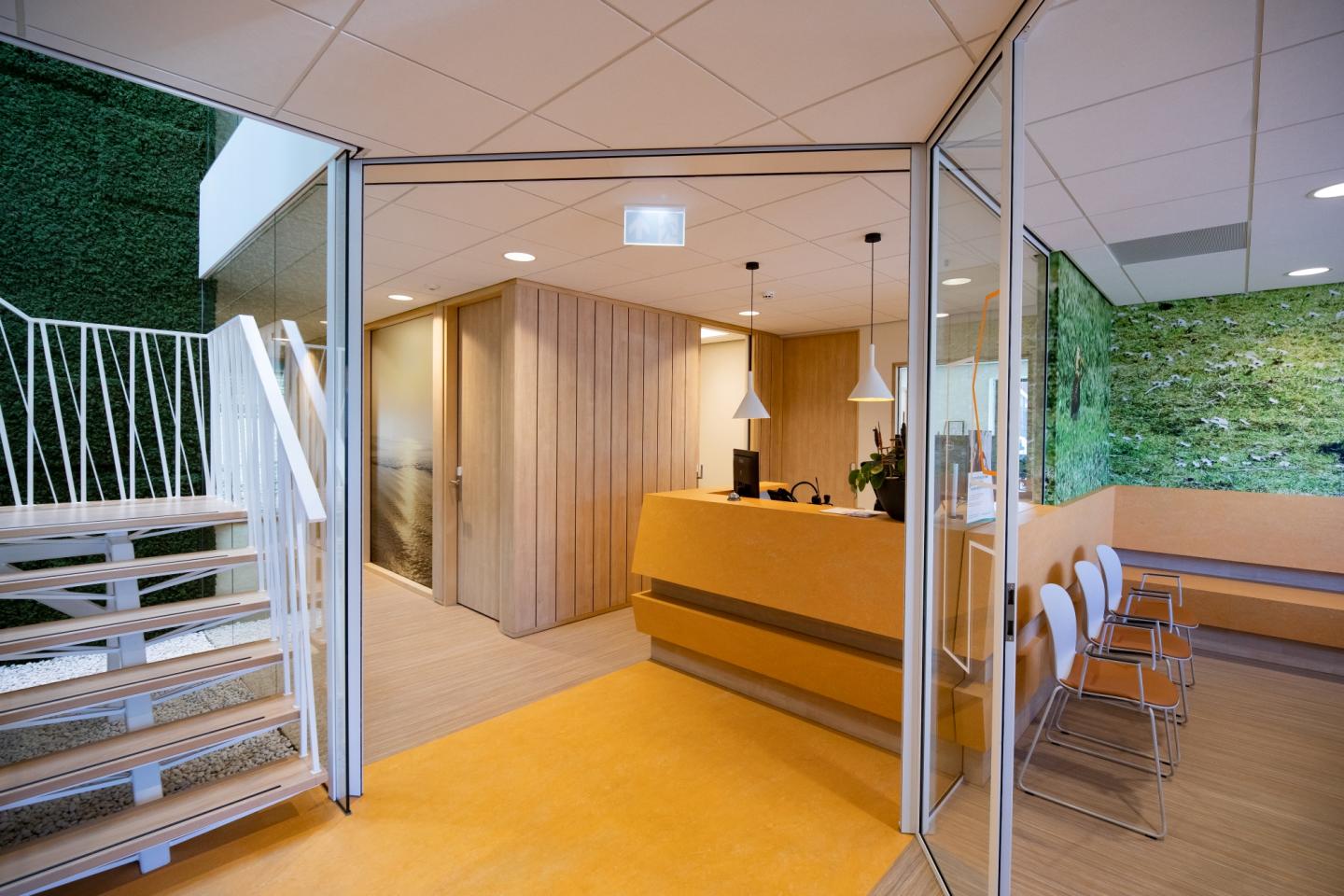 Binnenzijde gezondheidscentrum en huisartsenpraktijk